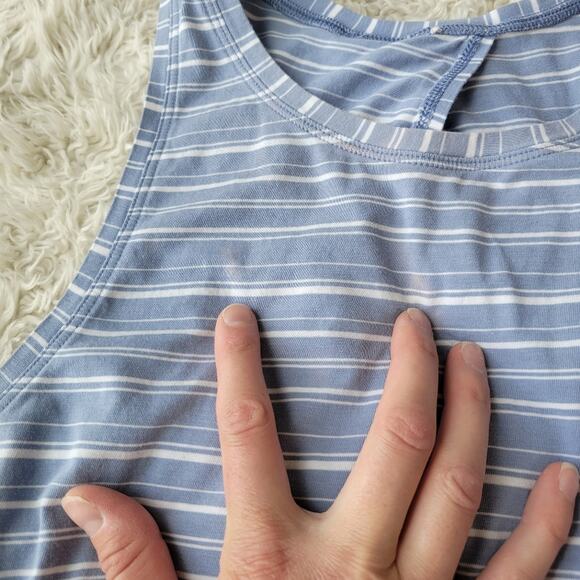 Lululemon All Tied Up Tank Top in Cut Back Stripe Tempest Blue White Sz 12 - Picture 4 of 7